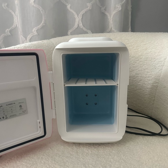 Cooluli Pink Mini Fridge - Picture 3 of 3